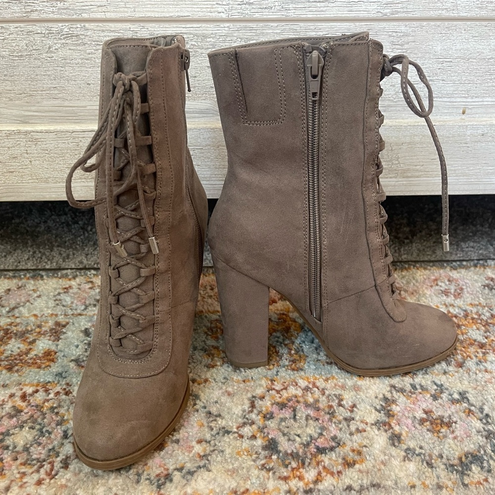 Carlos Santana Women’s Tie Front Mid Calf Taupe Suede Boots Size 6